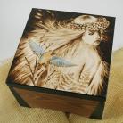 Pudełka pirografia,kobieta,jemiołuszka