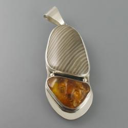 srebrny wisior z krzemieniem pasiastym i bursztyne - Wisiory - Biżuteria