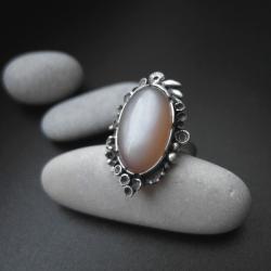 pierścionek,z kamieniem księżycowym,biżuteria - Pierścionki - Biżuteria