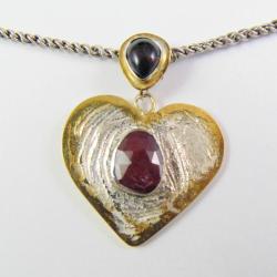 wisior serce,serduszko srebrny z rubinem i opalem - Wisiory - Biżuteria