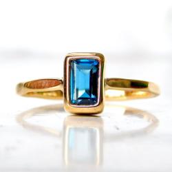złoty pierścionek zaręczynowy z topazem London - Pierścionki - Biżuteria
