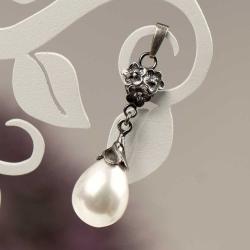 wisiorek,elegancki,srebrny,perły,dla kobiety - Wisiory - Biżuteria