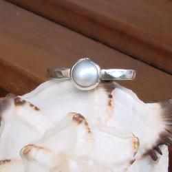 delikatny,minimalistyczny,z perłą - Pierścionki - Biżuteria