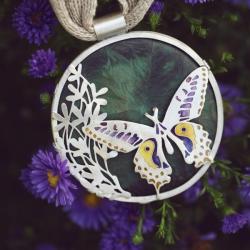 srebrny wisior z motylem,zielony wisior z ceramik - Wisiory - Biżuteria