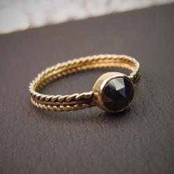 złoty pierścionek z diamentem - Pierścionki - Biżuteria