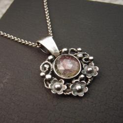srebrny wisior z kwiatuszkami - Wisiory - Biżuteria