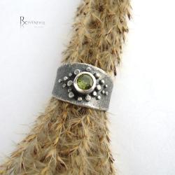 pierścionek z oliwinem,obrączka,zielony kamień - Pierścionki - Biżuteria