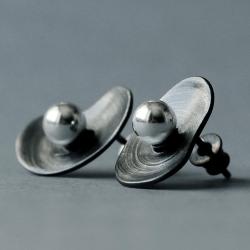 kolczyki oksydowane ze srebrną kulką - Kolczyki - Biżuteria