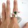 Pierścionki pierścionek wstążka,zielone kamienie