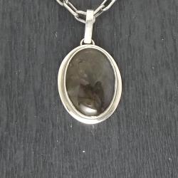 Minimalistyczny labradoryt w srebrze wisior - Wisiory - Biżuteria