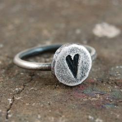 srebrny pierścionek z sercem - Pierścionki - Biżuteria