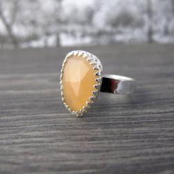kamień księżycowy brzoskwiniowy pierścionek - Pierścionki - Biżuteria