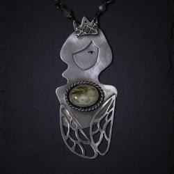 srebrny,baśniowy wisior z kobietą - Naszyjniki - Biżuteria