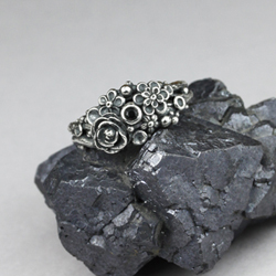 czarny pierścionek,srebrna róża,gotycki - Pierścionki - Biżuteria