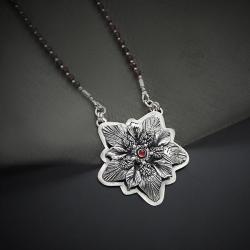 srebrny naszyjnik,z granatami,z kwiatami - Naszyjniki - Biżuteria