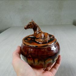 Cukiernica z figurką konia - brąz - Ceramika i szkło - Wyposażenie wnętrz