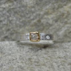 minimalistyczny,surowy pierścionek z diamentem - Pierścionki - Biżuteria