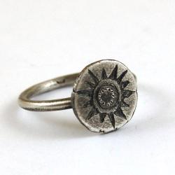 oksydowany grawerowany srebrny pierścionek - Pierścionki - Biżuteria