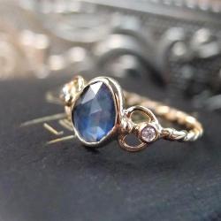 złoty pierścionek zaręczynowy z szafirem - Pierścionki - Biżuteria