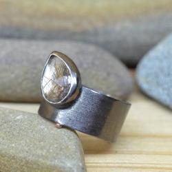 pierścień z kwarcem,szeroka obrączka - Pierścionki - Biżuteria