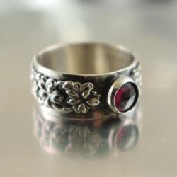 pierścionek,obrączka,granat,kwiaty,romantyczny - Pierścionki - Biżuteria