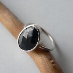 z onyksem,minimalistyczny,czarny kamień - Pierścionki - Biżuteria