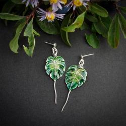 srebrne kolczyki,zielone liście monstery - Kolczyki - Biżuteria