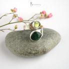 Pierścionki pierścionek wstążka,zielone kamienie